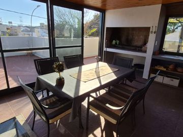VENTA CASA 6 DORMITORIOS 3 BAÑOS PILETA B AYACUCHO