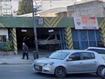 Venta Local, estacionamiento, galería, Flores