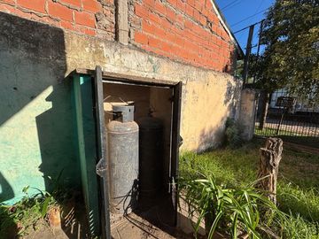 CASA 3 AMBIENTES A REFACCIONAR MERLO APTO CREDITO