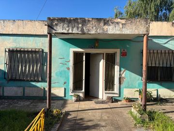 CASA 3 AMBIENTES A REFACCIONAR MERLO APTO CREDITO