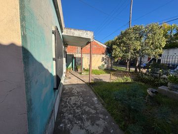 CASA 3 AMBIENTES A REFACCIONAR MERLO APTO CREDITO