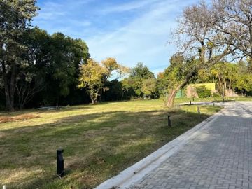 Lote en venta , Barrio Agathis, Santa Rita.