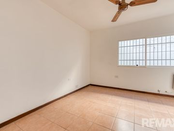 Venta casa 6 ambientes tipo PH con patio y balcon