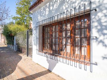 Venta casa 6 ambientes tipo PH con patio y balcon