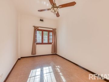 Venta casa 6 ambientes tipo PH con patio y balcon