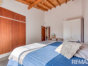 Venta casa 6 ambientes tipo PH con patio y balcon