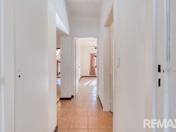 Venta casa 6 ambientes tipo PH con patio y balcon