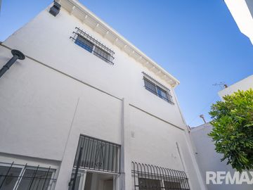 Venta casa 6 ambientes tipo PH con patio y balcon