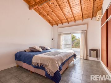Venta casa 6 ambientes tipo PH con patio y balcon
