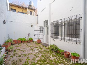 Venta casa 6 ambientes tipo PH con patio y balcon