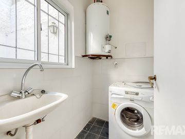 Venta casa 6 ambientes tipo PH con patio y balcon