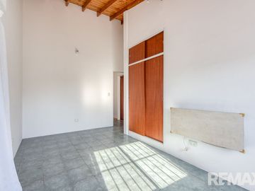 Venta casa 6 ambientes tipo PH con patio y balcon
