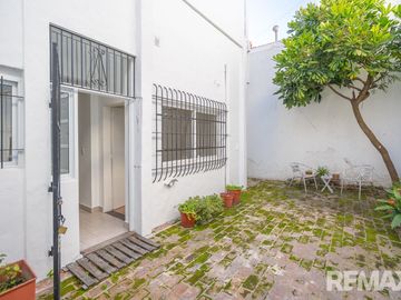 Venta casa 6 ambientes tipo PH con patio y balcon