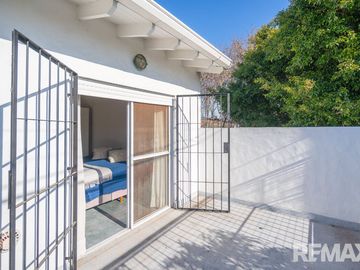 Venta casa 6 ambientes tipo PH con patio y balcon