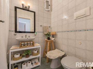 Venta casa 6 ambientes tipo PH con patio y balcon