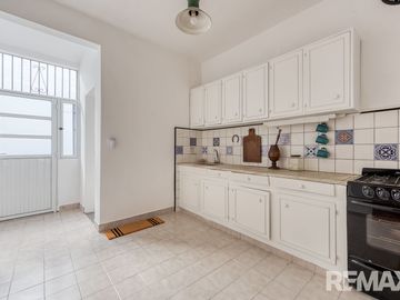 Venta casa 6 ambientes tipo PH con patio y balcon