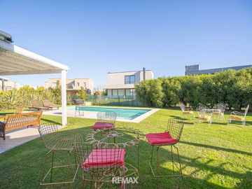 Casa 5 amb. El Cantón Puerto c/pileta amoblada