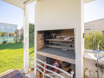 Casa 5 amb. El Cantón Puerto c/pileta amoblada