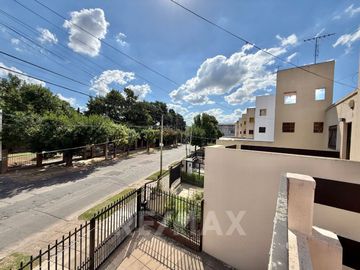 Venta Dúplex 4Amb jardin 2cocheras-a.credito-Merlo