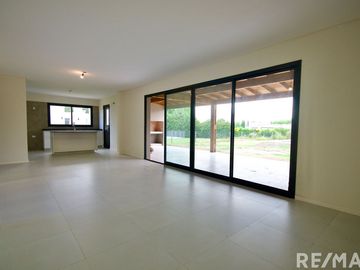 Venta casa a estrenar en Altos de Manzanares