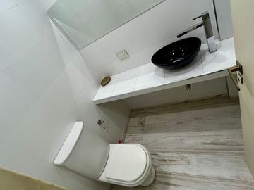 VENTA DPTO 4 AMBIENTES + DEPENDENCIA + COCHERA