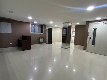 VENTA DPTO 4 AMBIENTES + DEPENDENCIA + COCHERA