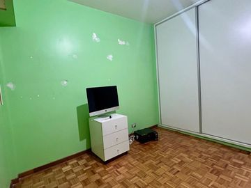 VENTA DPTO 4 AMBIENTES + DEPENDENCIA + COCHERA