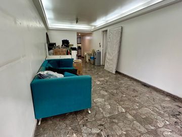 VENTA DPTO 4 AMBIENTES + DEPENDENCIA + COCHERA