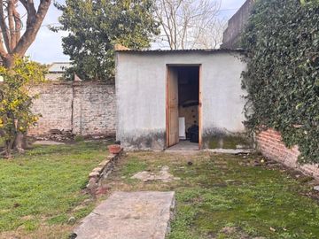 CASA VENTA MERLO QUINCHO Y JARDIN 300 MT2