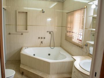 Casa 5 Ambientes en Venta Constitucion