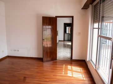 Casa 5 Ambientes en Venta Constitucion