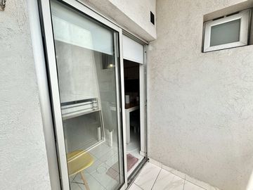 2 Amb en 8° piso c/balcón y vista abierta lanusita