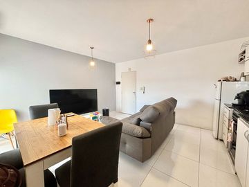 2 Amb en 8° piso c/balcón y vista abierta lanusita