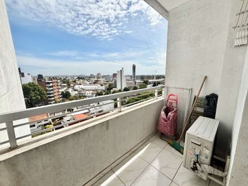 2 Amb en 8° piso c/balcón y vista abierta lanusita