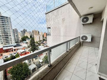 2 Amb en 8° piso c/balcón y vista abierta lanusita
