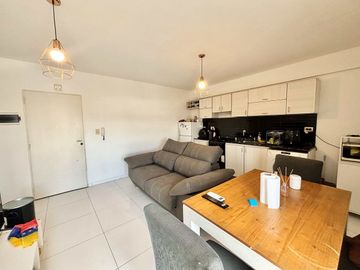 2 Amb en 8° piso c/balcón y vista abierta lanusita