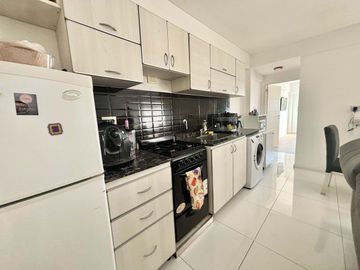 2 Amb en 8° piso c/balcón y vista abierta lanusita