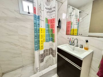 2 Amb en 8° piso c/balcón y vista abierta lanusita