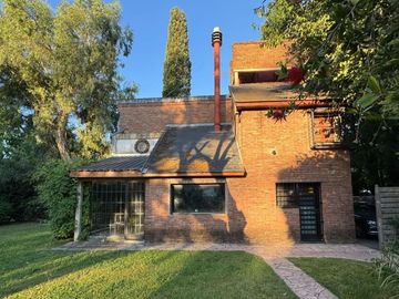 Casa en Venta Robles del Monarca Pilar Lote 920 m2