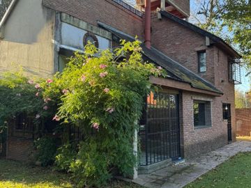 Casa en Venta Robles del Monarca Pilar Lote 920 m2
