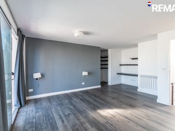 VENTA DEPTO TRIPLEX 4 AMB C/ COCHERA Y PARRILLA