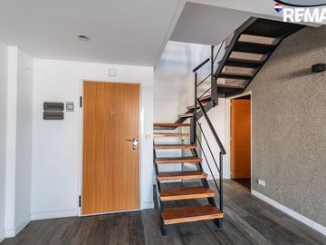 VENTA DEPTO TRIPLEX 4 AMB C/ COCHERA Y PARRILLA