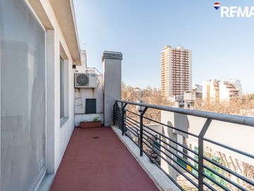 VENTA DEPTO TRIPLEX 4 AMB C/ COCHERA Y PARRILLA