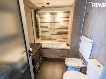 VENTA DEPTO TRIPLEX 4 AMB C/ COCHERA Y PARRILLA