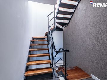 VENTA DEPTO TRIPLEX 4 AMB C/ COCHERA Y PARRILLA