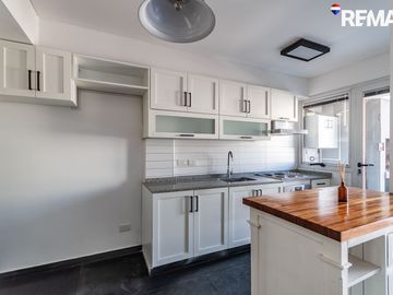 VENTA DEPTO TRIPLEX 4 AMB C/ COCHERA Y PARRILLA