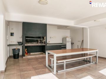 VENTA DEPTO TRIPLEX 4 AMB C/ COCHERA Y PARRILLA