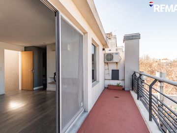 VENTA DEPTO TRIPLEX 4 AMB C/ COCHERA Y PARRILLA