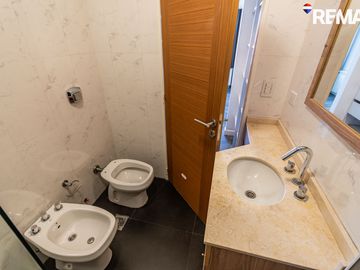 VENTA DEPTO TRIPLEX 4 AMB C/ COCHERA Y PARRILLA