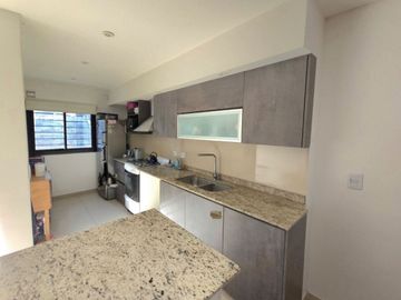 VENTA CASA DUPLEX 5 AMBIENTES OLIVOS GOLF NUEVA
